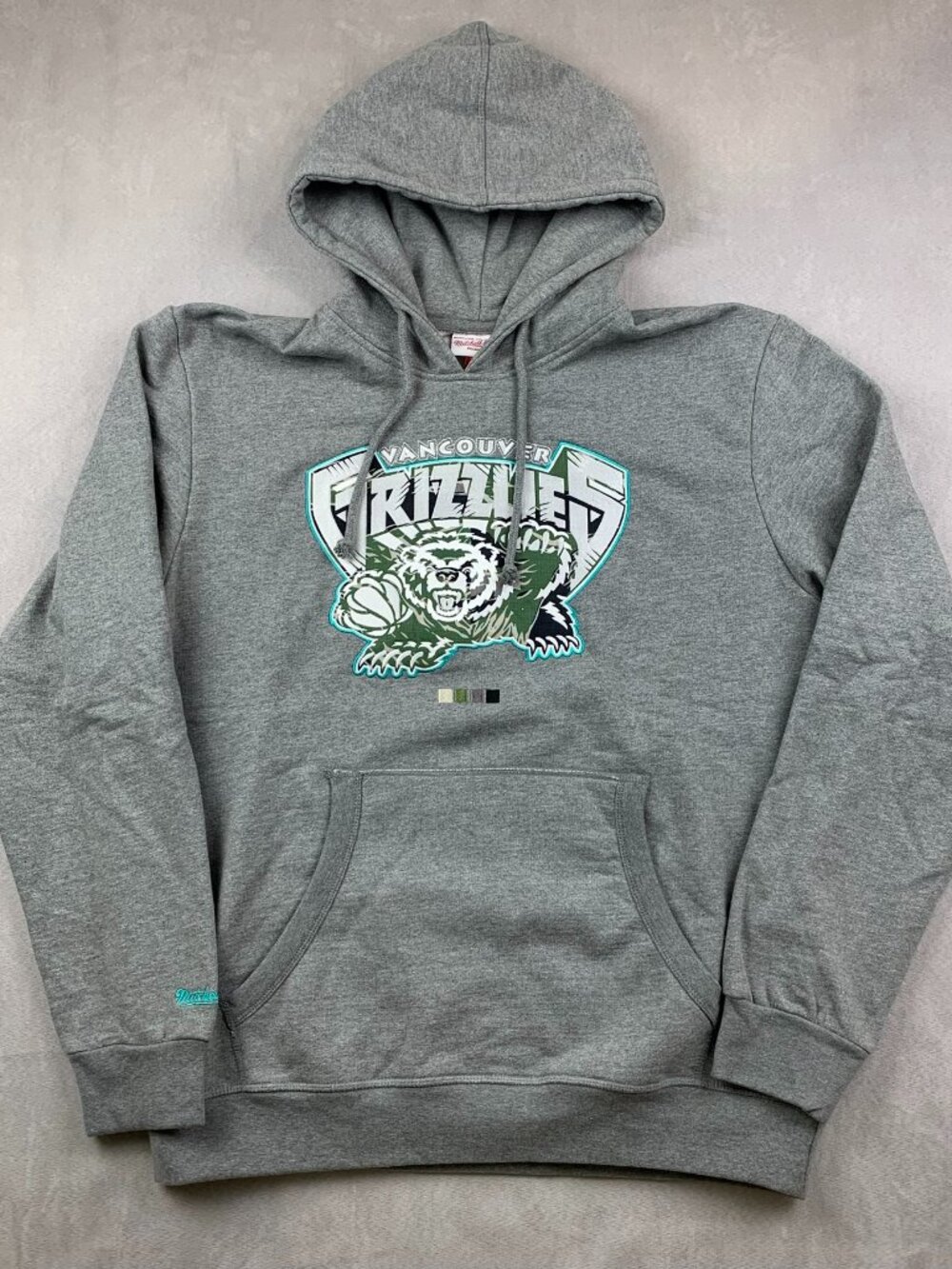 Mitchell & Ness Vancouver Grizzlies Mens Sweater XL Gray Hoodie Basketball NBA